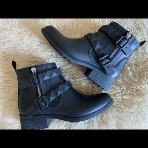 NWOT rubber rain boots